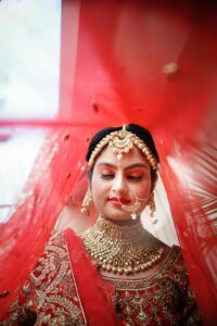 dulhan in red saree